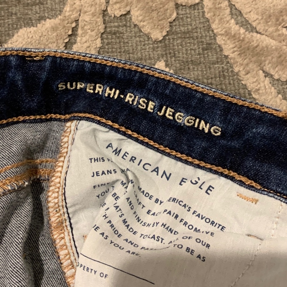 AE Super Hi- Rise Jeggings Ripped Knee - Picture 5 of 6